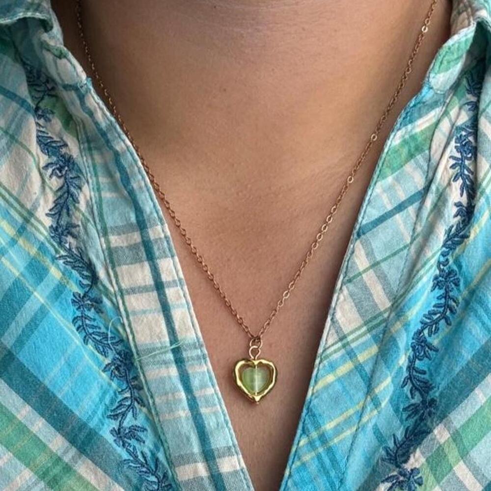 Green heart pendant necklace with